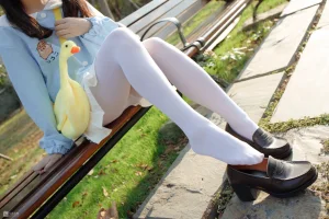 《JKFUN-031 《野餐、爆蛋和彩蛋》 踩物 白丝50D 默陌》｜森萝财团 · 23张写真、1 个视频