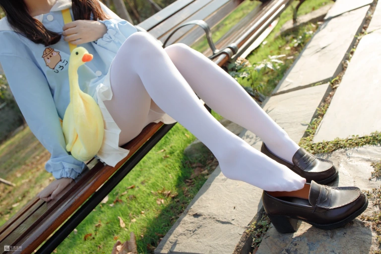 《JKFUN-031 《野餐、爆蛋和彩蛋》 踩物 白丝50D 默陌》｜森萝财团 · 23张写真、1 个视频