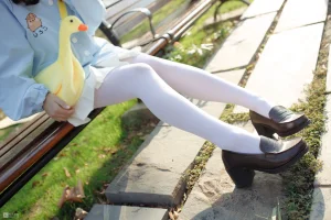 《JKFUN-031 《野餐、爆蛋和彩蛋》 踩物 白丝50D 默陌》｜森萝财团 · 23张写真、1 个视频