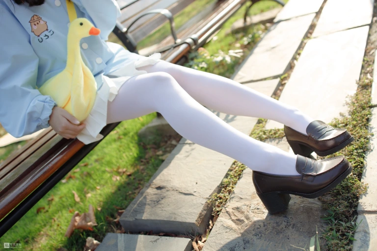 《JKFUN-031 《野餐、爆蛋和彩蛋》 踩物 白丝50D 默陌》｜森萝财团 · 23张写真、1 个视频