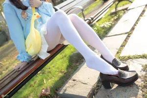 《JKFUN-031 《野餐、爆蛋和彩蛋》 踩物 白丝50D 默陌》｜森萝财团 · 23张写真、1 个视频