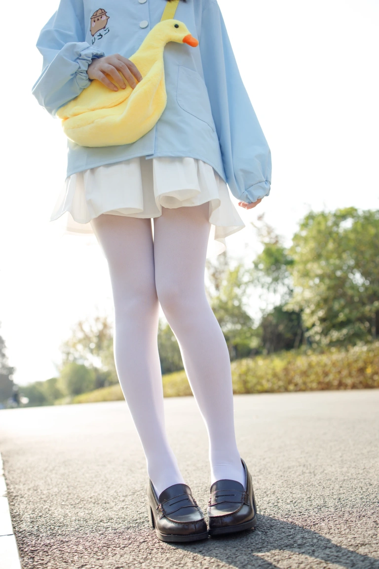 《JKFUN-031 《野餐、爆蛋和彩蛋》 踩物 白丝50D 默陌》｜森萝财团 · 23张写真、1 个视频