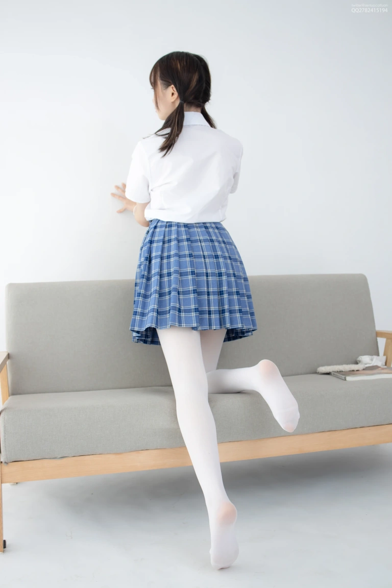 《JKFUN-045 《百圆定制1-2》 80D白丝 Aika》｜森萝财团 · 25张写真、1 个视频