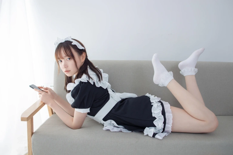 《JKFUN-056 《百圆定制2-2》 蕾丝花边短袜女仆 Aika》｜森萝财团 · 32张写真、1 个视频