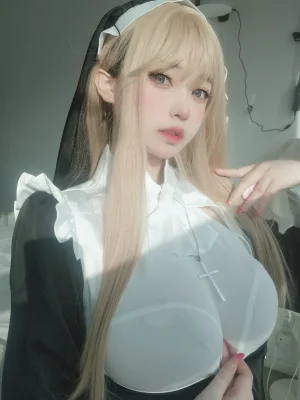 《修女》｜女主K · 80张写真