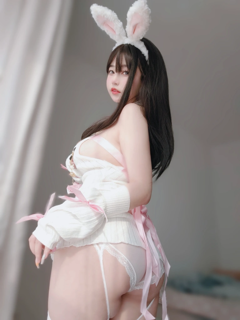 《白丝兔女郎》｜女主K · 102张写真