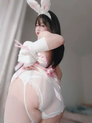 《白丝兔女郎》｜女主K · 102张写真