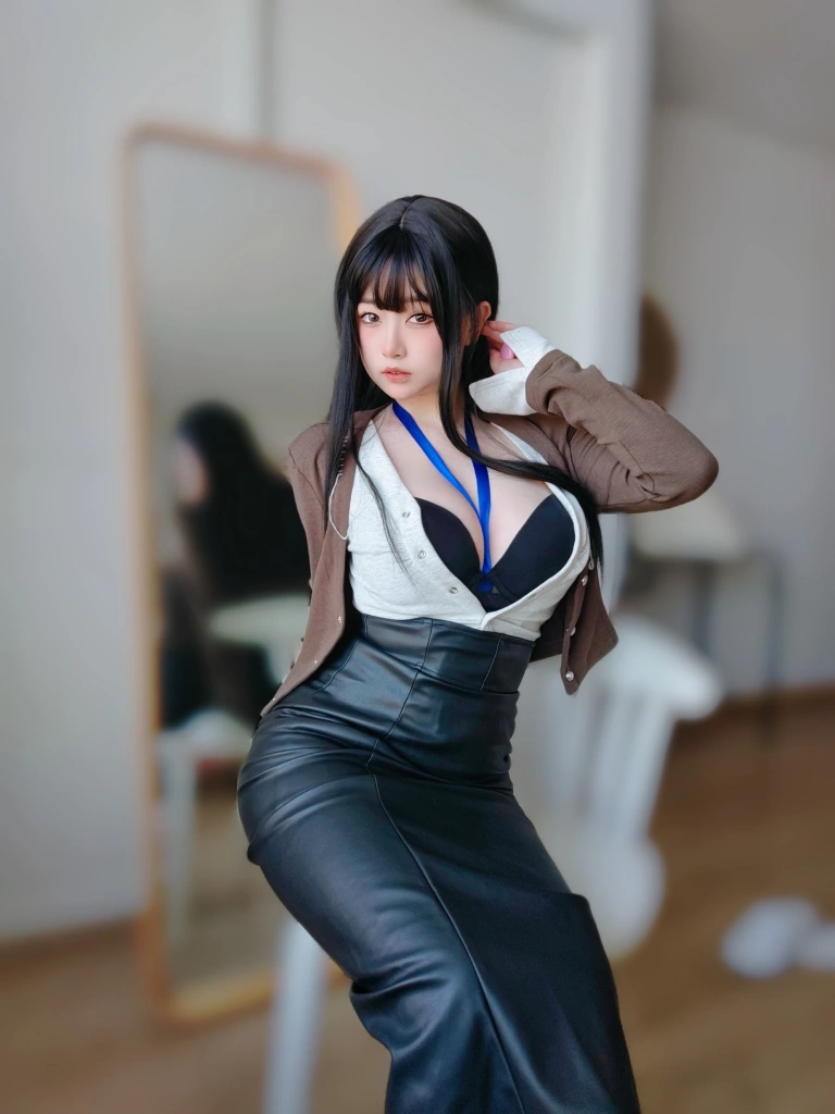 《上司的秘密》｜女主K · 109张写真、1 个视频