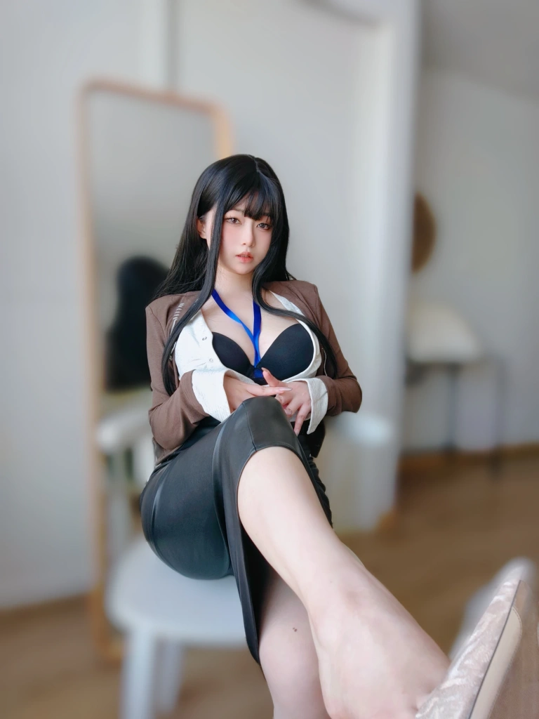 《上司的秘密》｜女主K · 109张写真、1 个视频