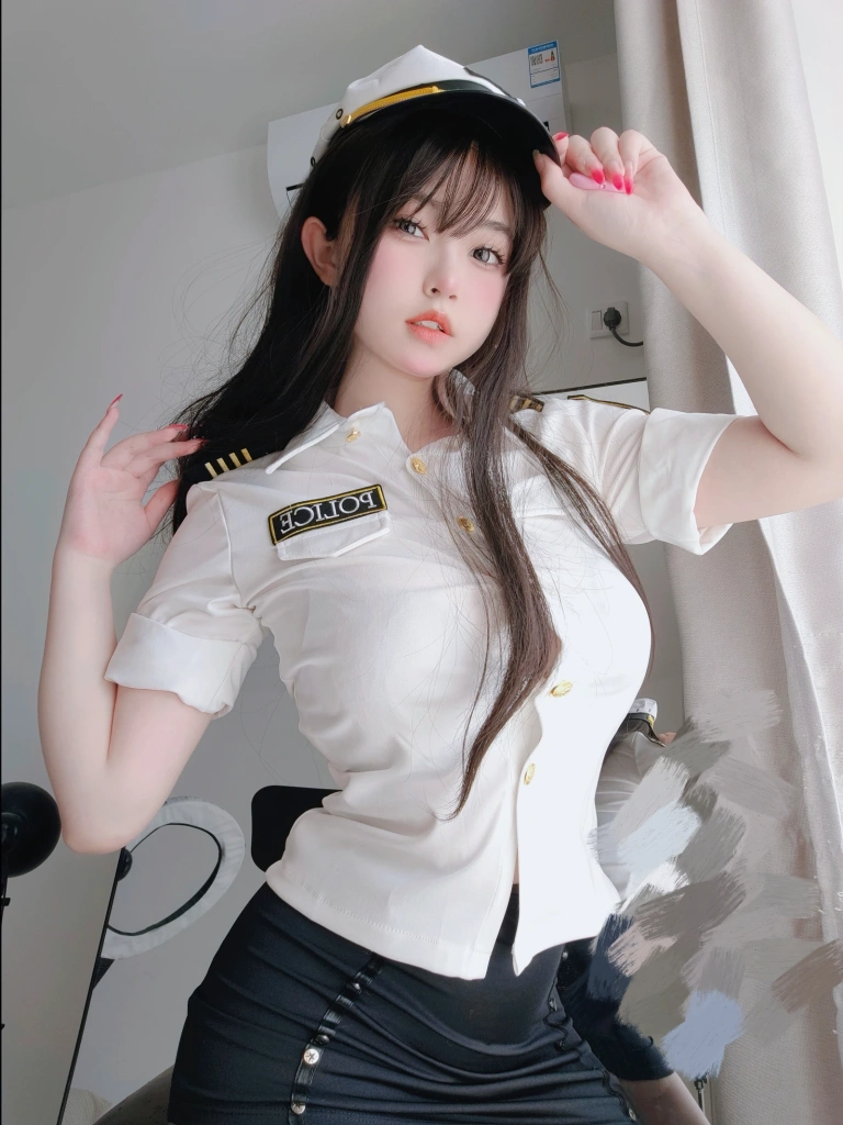 《新任部下》｜女主K · 103张写真