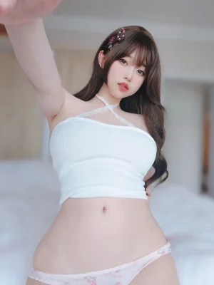 《纯白上衣》｜女主K · 21张写真