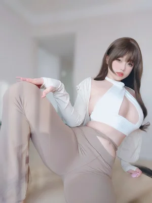 《瑜伽服》｜女主K · 102张写真