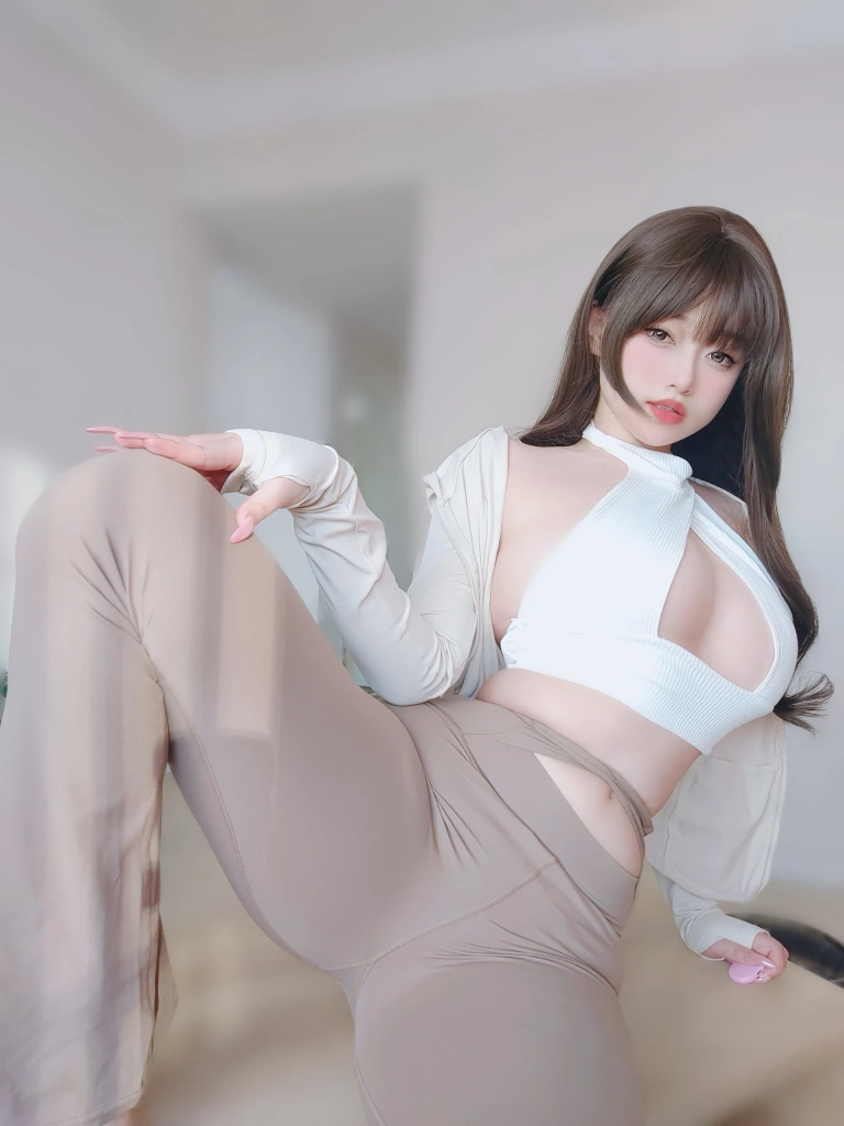《瑜伽服》｜女主K · 102张写真