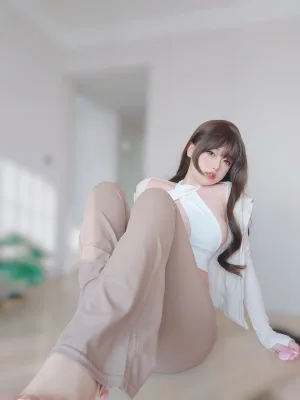 《瑜伽服》｜女主K · 102张写真
