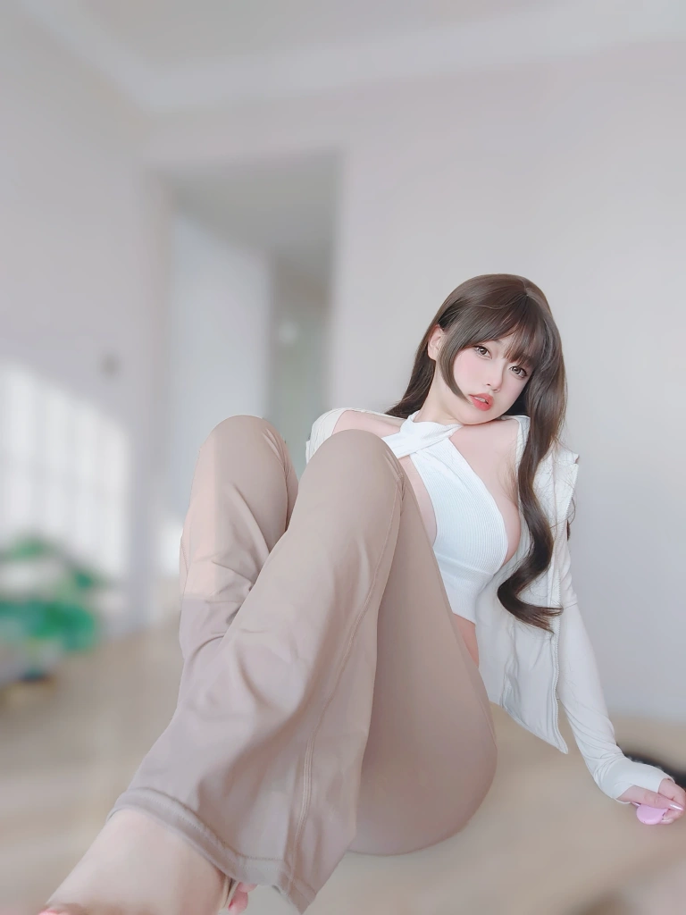 《瑜伽服》｜女主K · 102张写真