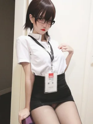 《黑丝OL》｜阿薰kaOri · 45张写真