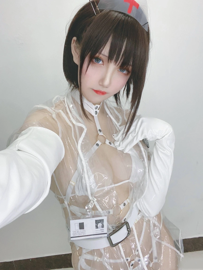 《黑暗王朝透明护士》｜阿薰kaOri · 24张写真