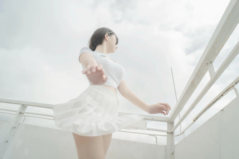 《天台》｜阿薰kaOri · 82张写真、1 个视频