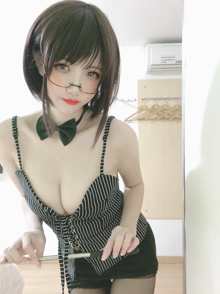 《女教师》｜阿薰kaOri · 6张写真