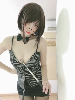 《女教师》｜阿薰kaOri · 6张写真