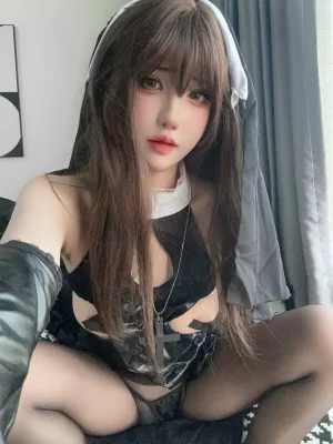 《修女》｜阿薰kaOri · 89张写真、28 个视频