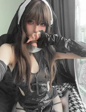 《修女》｜阿薰kaOri · 89张写真、28 个视频