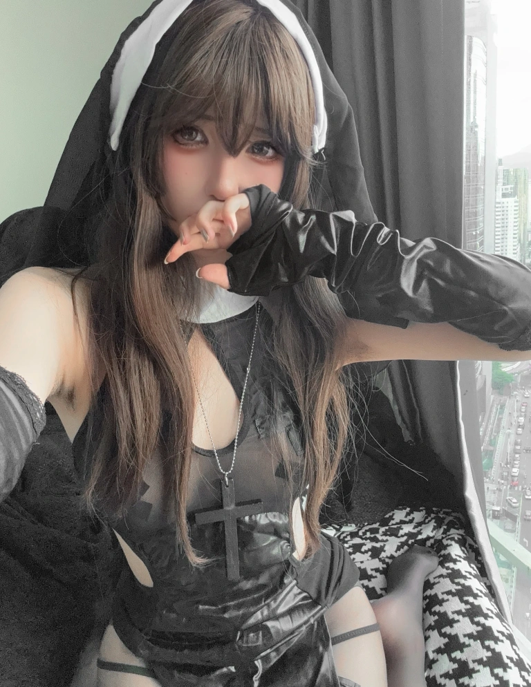 《修女》｜阿薰kaOri · 89张写真、28 个视频