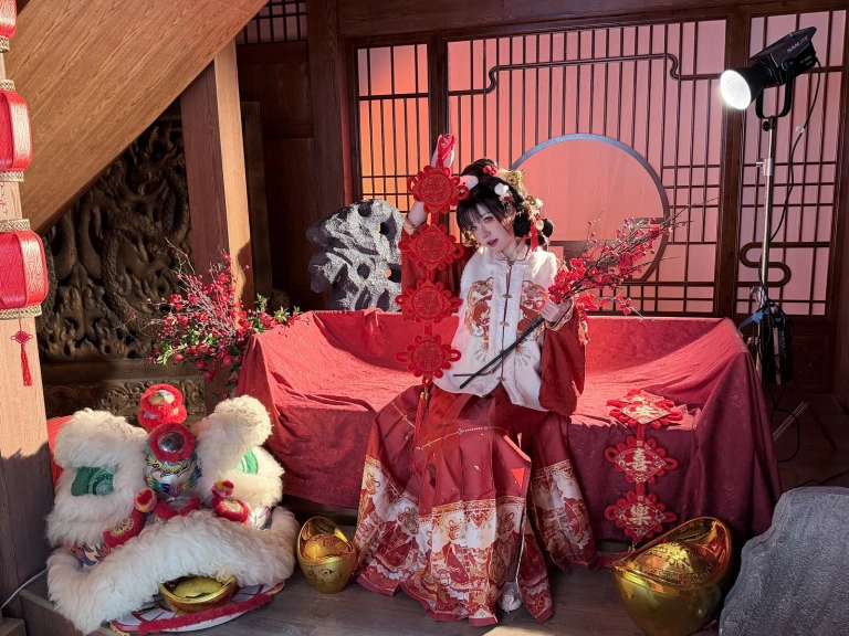 《新年》｜阿薰kaOri · 543张写真、4 个视频