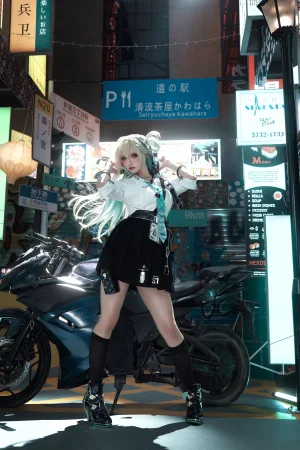 《琳奈》｜阿薰kaOri · 94张写真、8 个视频