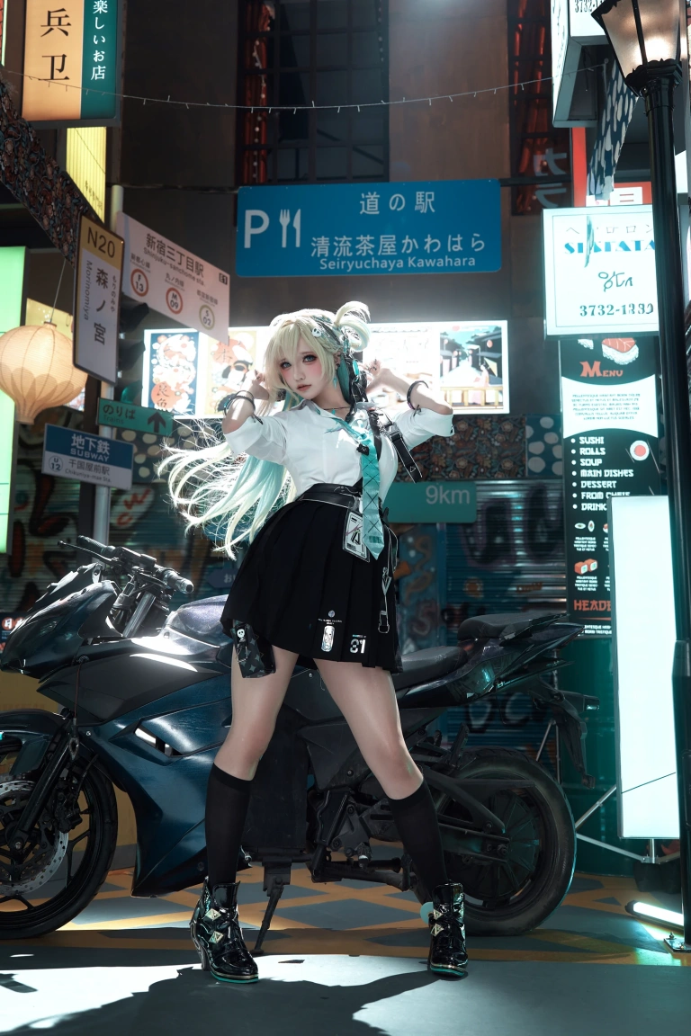 《琳奈》｜阿薰kaOri · 94张写真、8 个视频