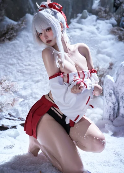 《绯雪》｜阿薰kaOri · 201张写真、20 个视频