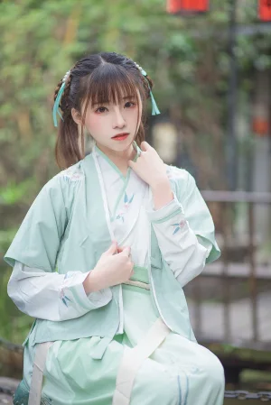 《娉娉袅袅十三余，豆蔻年华二月初》｜Kitaro_绮太郎 · 19张写真