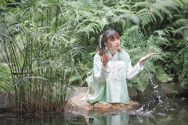 《娉娉袅袅十三余，豆蔻年华二月初》｜Kitaro_绮太郎 · 19张写真