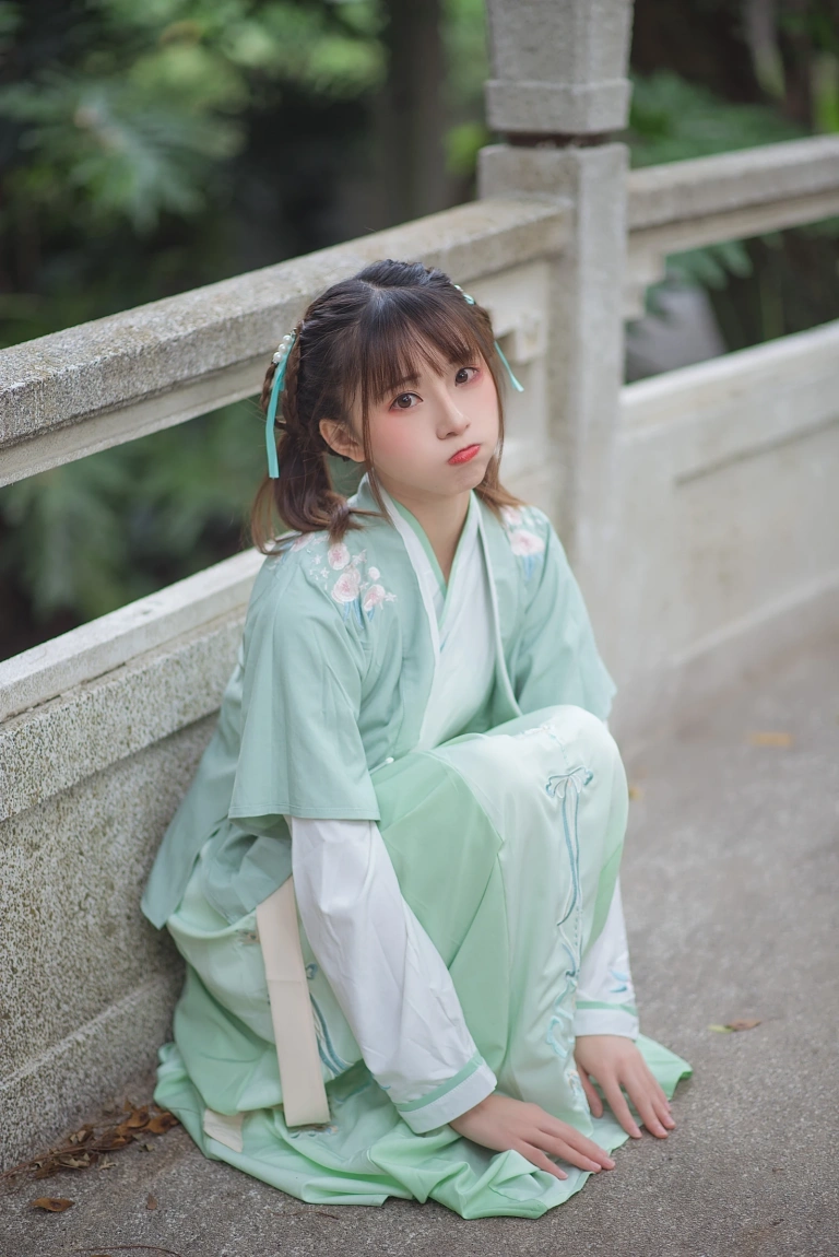 《娉娉袅袅十三余，豆蔻年华二月初》｜Kitaro_绮太郎 · 19张写真