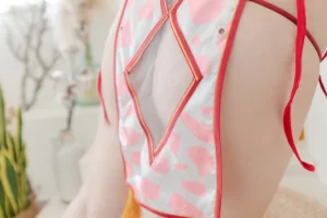 《胡桃 NO.016 – 蜜桃牛乳》｜胡桃Kurumi · 134张写真、1 个视频