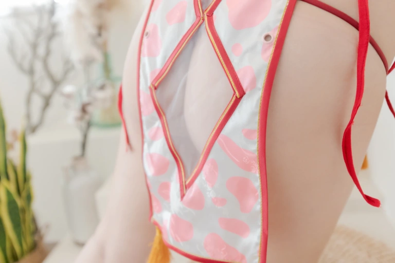 《胡桃 NO.016 – 蜜桃牛乳》｜胡桃Kurumi · 134张写真、1 个视频