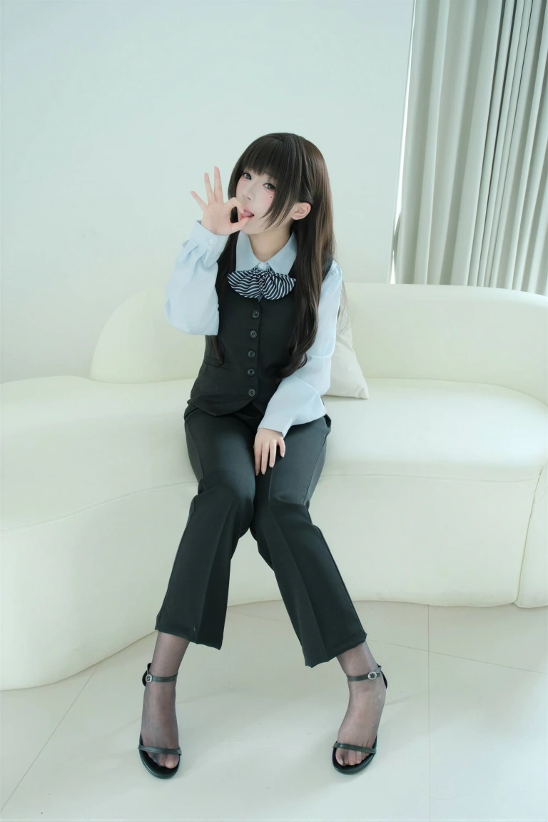 《胡桃 NO.037 – 裤里丝的秘密》｜胡桃Kurumi · 141张写真、4 个视频
