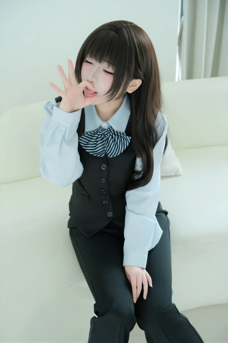 《胡桃 NO.037 – 裤里丝的秘密》｜胡桃Kurumi · 141张写真、4 个视频