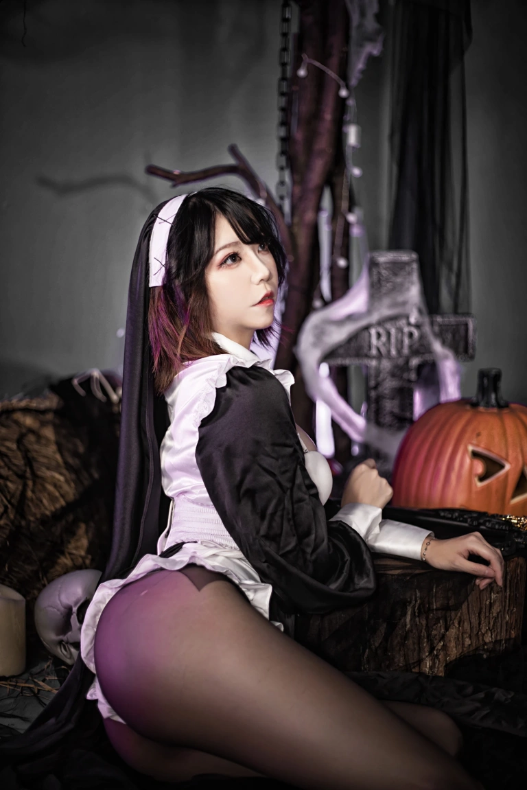 《万圣节修女》｜Leah梓未 · 30张写真
