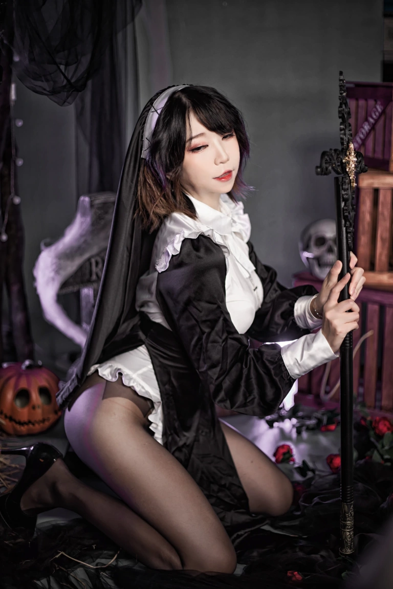 《万圣节修女》｜Leah梓未 · 30张写真