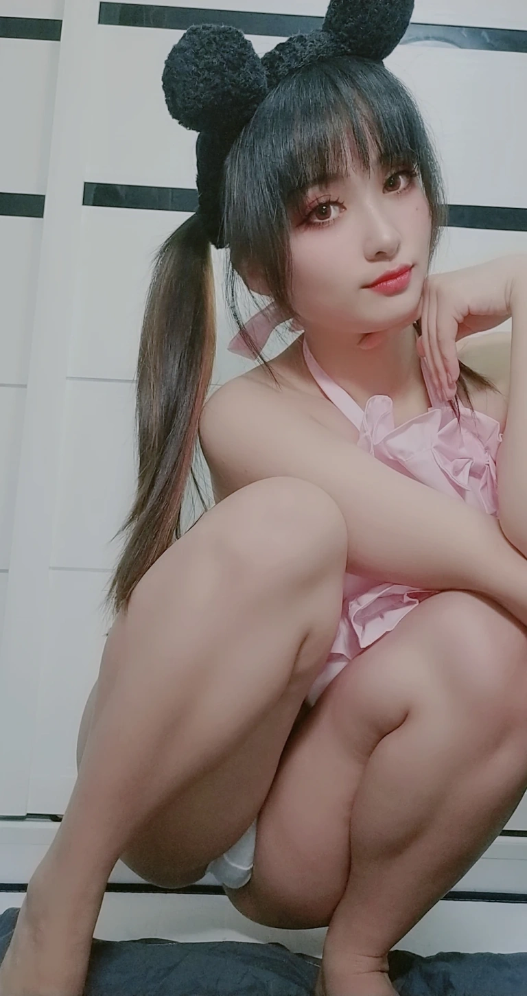 《猫咪围裙》｜洛璃LoLiSAMA · 95张写真、4 个视频