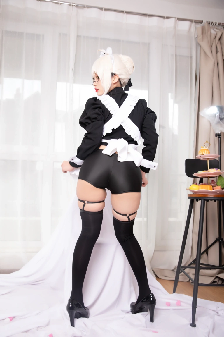 《BX女仆》｜洛璃LoLiSAMA · 40张写真