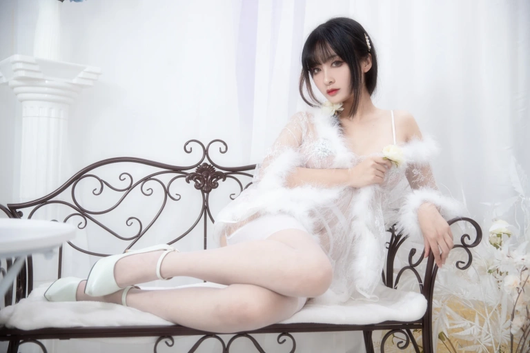 《蛋糕》｜洛璃LoLiSAMA · 25张写真、2 个视频