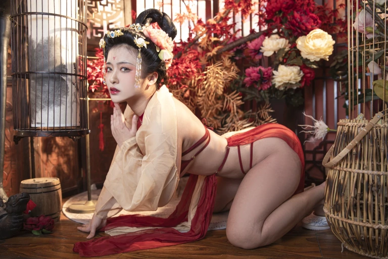 《贵妃》｜洛璃LoLiSAMA · 42张写真