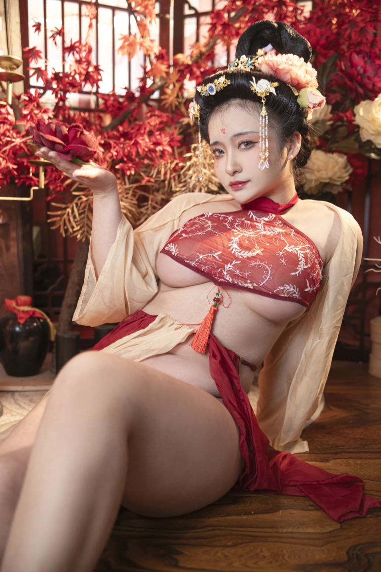 《贵妃》｜洛璃LoLiSAMA · 42张写真