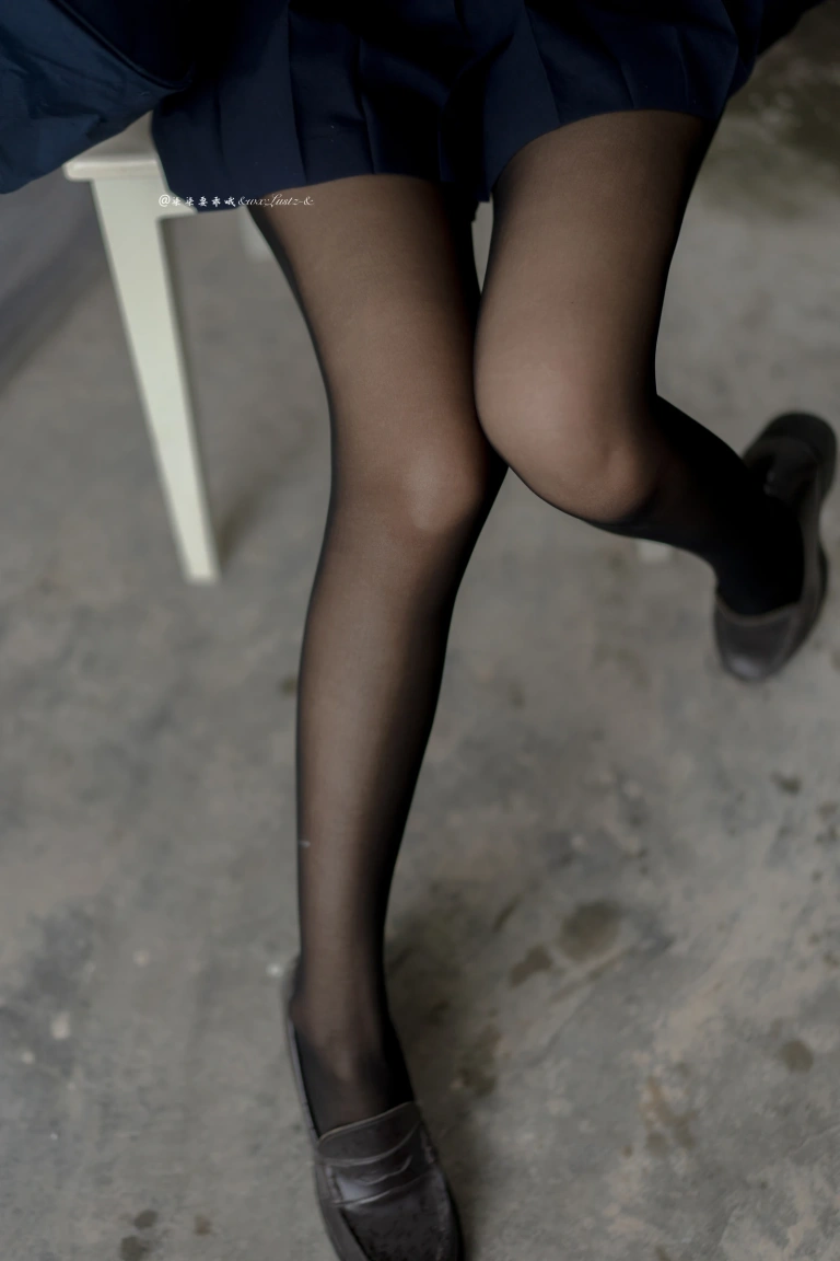 《天台学姐》｜柒柒_Lust77 · 80张写真、1 个视频