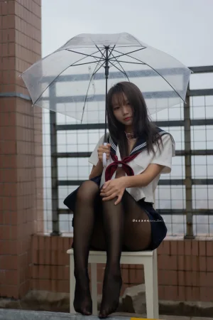 《天台学姐》｜柒柒_Lust77 · 80张写真、1 个视频