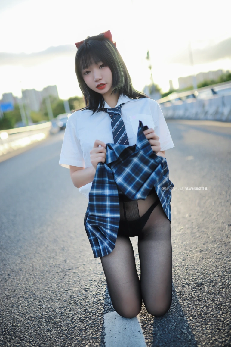 《午后JK》｜柒柒_Lust77 · 34张写真、5 个视频