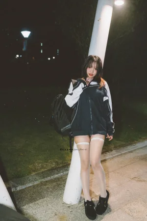 《校服》｜柒柒_Lust77 · 42张写真、1 个视频
