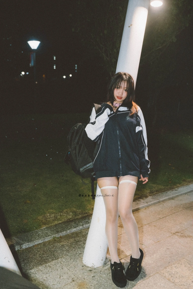 《校服》｜柒柒_Lust77 · 42张写真、1 个视频